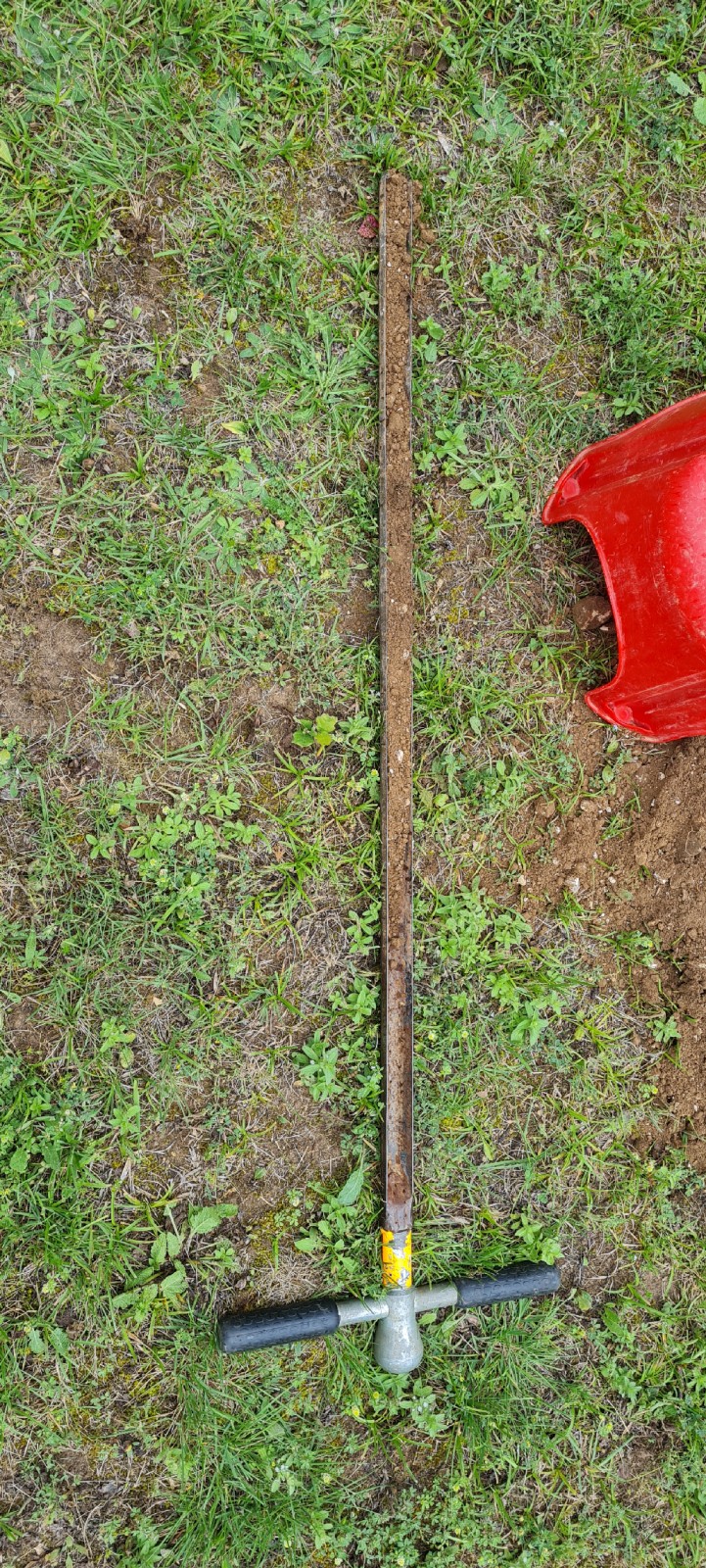 Etude de sol hydrogéologique pour la définition d'une filière d'assainissement non collectif sur la commune de TOURRETTES dans le VAR (83) - carottage de la zone étudiée