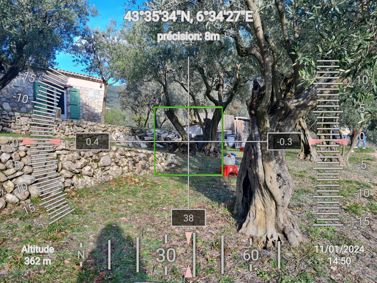 Etude de sol hydrogéologique pour la définition d'une filière d'assainissement non collectif sur la commune de CLAVIERS dans le VAR (83) -  mesure de la pente du terrain