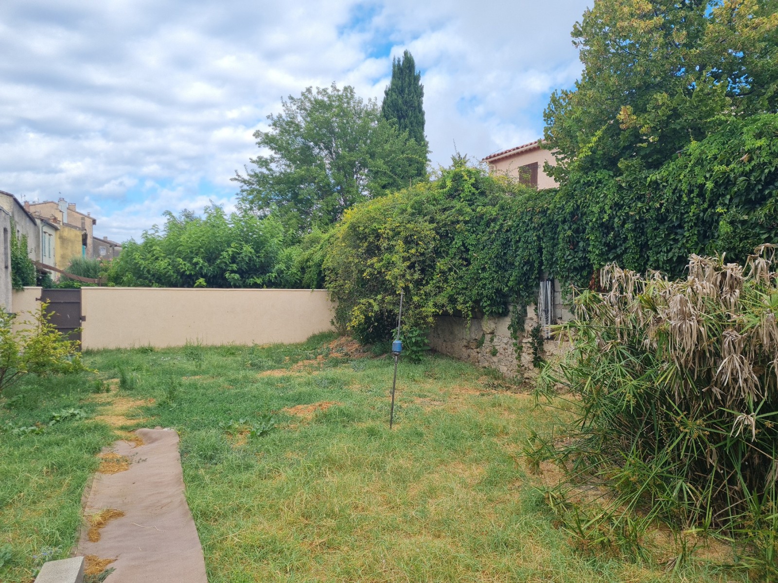 Étude géotechnique G1 ES sur la commune de LORGUES 83510 pour la vente d un terrain.