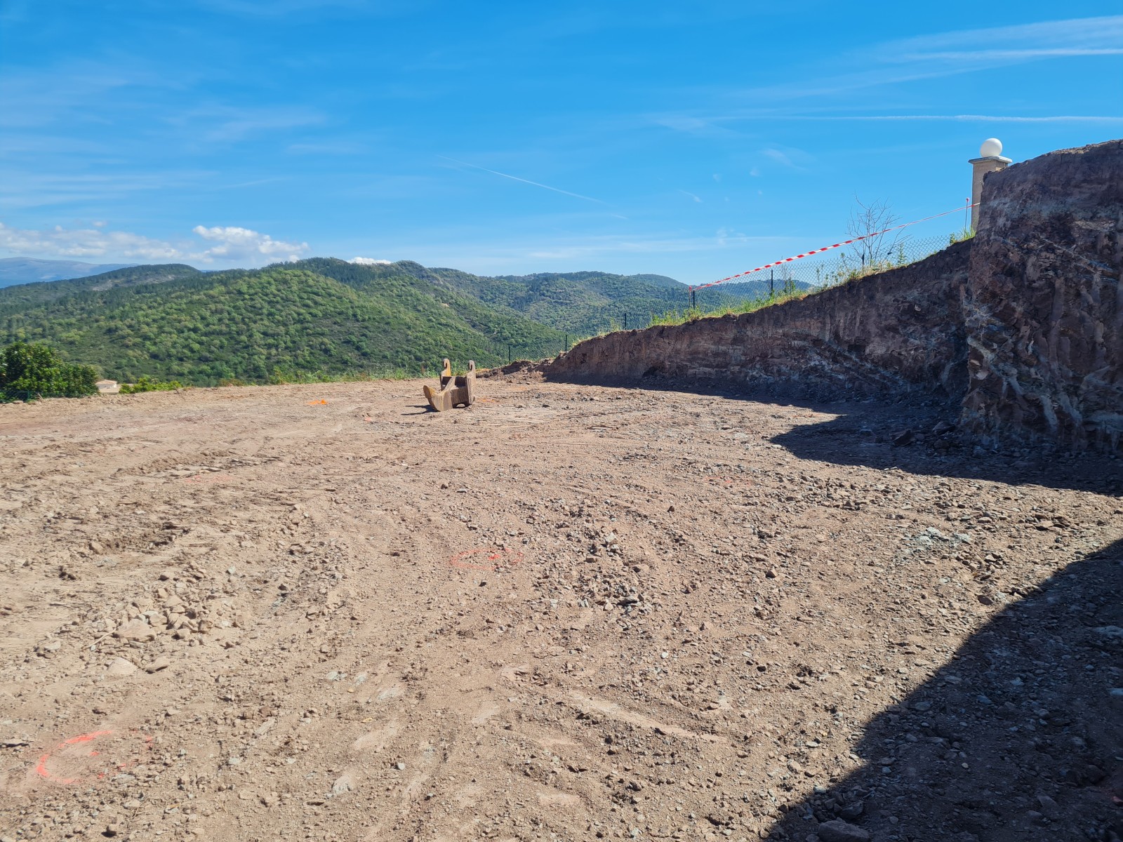 Etude de sol géotechnique G2 AVP aux adrets de l'Estérel dans le Var 83