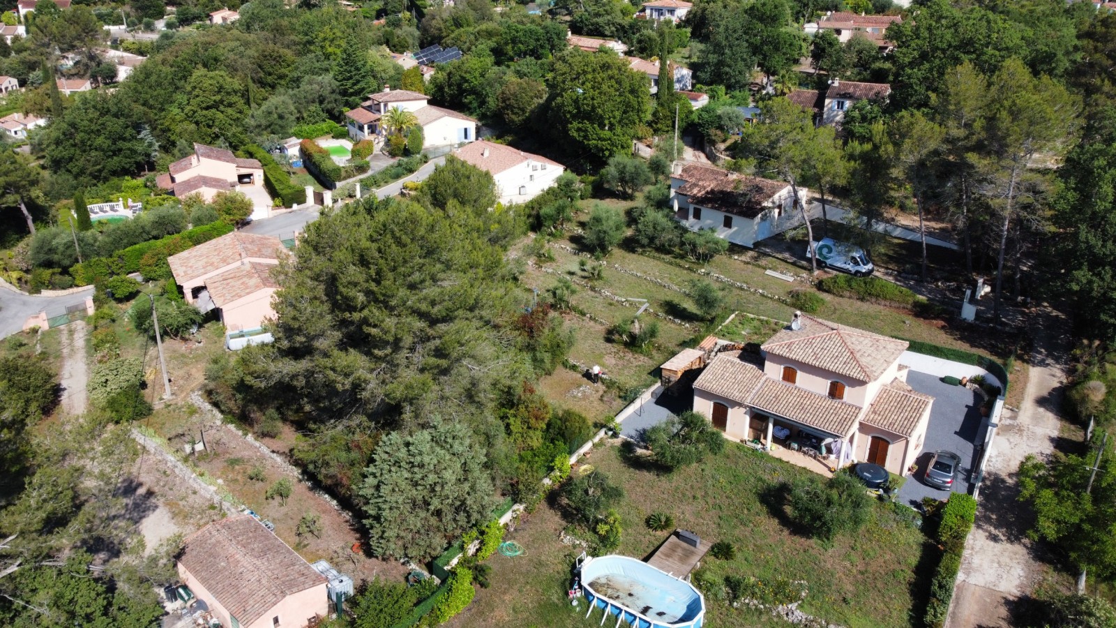 Vue aérienne Etude de sol hydrogéologique en assainissement non collectif Anc d'une construction sur le Tignet dans les Alpes Maritimes 06
