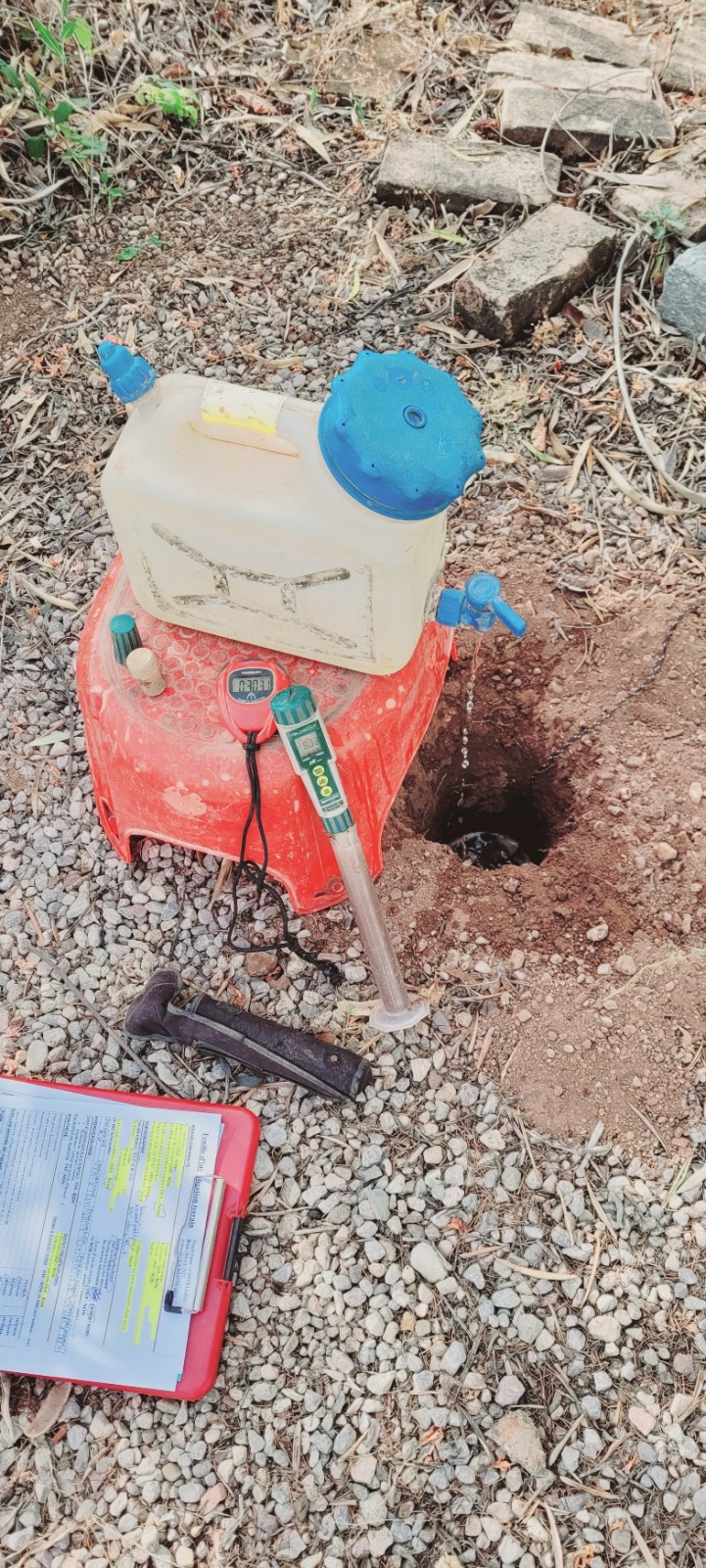 Tests de perméabilité Etude de sol hydrogéologique en assainissement non collectif ANC sur la motte dans le Var 83 pour un bâtiment agricole à reconstruire