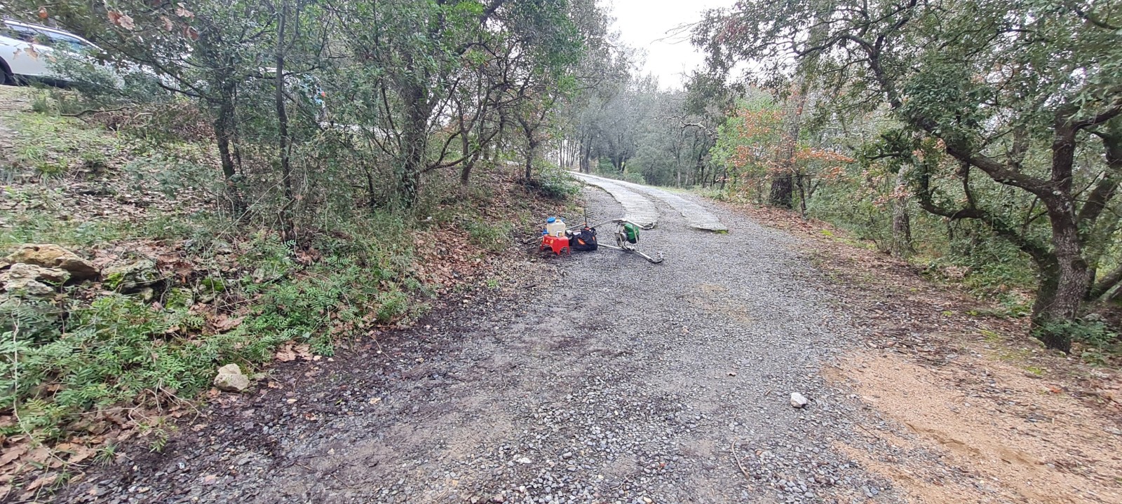 Etude de sol sur la commune de BAGNOLS EN FORET pour la réhabilitation d'une vieille fosse septique - sondages terrain