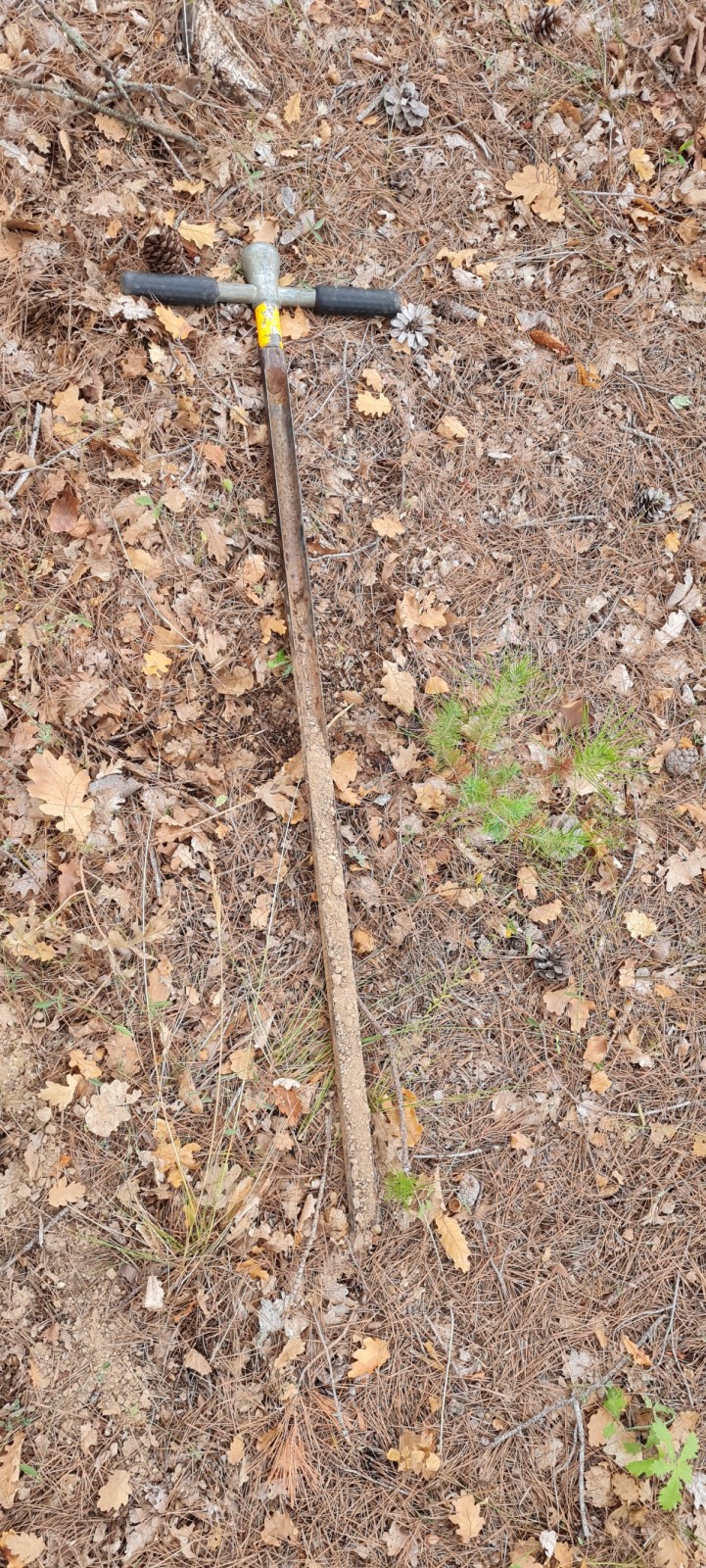 Etude de sol hydrogéologique pour la définition d'une filière d'assainissement non collectif sur la commune de LES ARCS dans le VAR (83) - vue du carottage du terrain