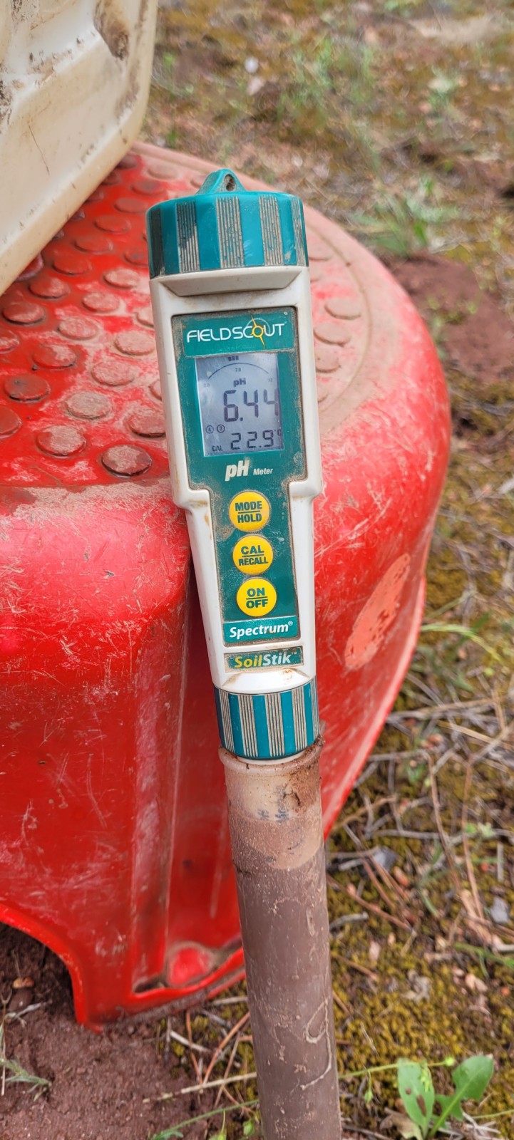 Mesure du pH Étude de sol hydrogéologique en assainissement non collectif ANC sur Vidauban dans le Var 83 pour une maison a réhabiliter