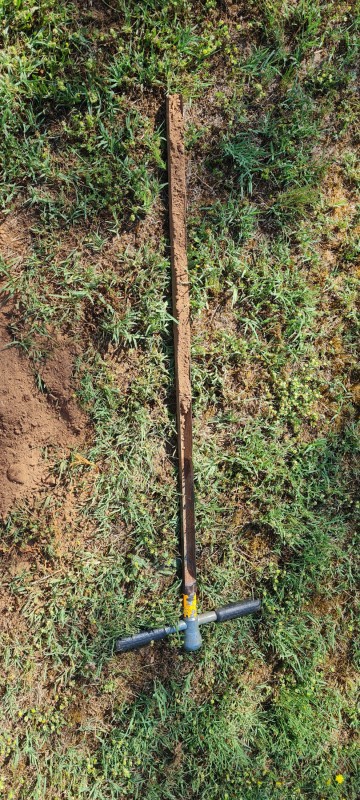 Etude de sol hydrogéologique pour la définition d'une filière d'assainissement non collectif sur la commune de PUGET SUR ARGENS dans le VAR (83) - carottage de la zone étudiée