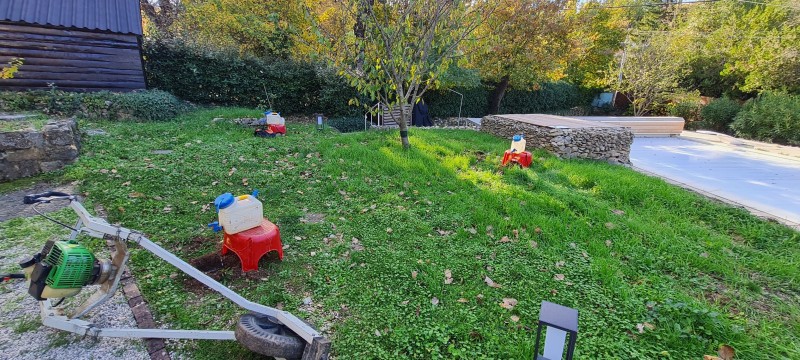 Etude de sol hydrogéologique pour la définition d'une filière d'assainissement non collectif sur la commune de TOURVES dans le VAR (83) - vue d'ensemble du terrain