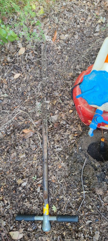 Etude de sol hydrogéologique pour la définition d'une filière d'assainissement non collectif sur la commune de DRAGUIGNAN dans le VAR (83) - vue du carottage de la parcelle